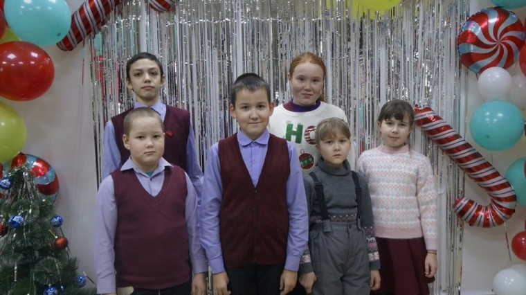 Наши школьники посетили спектакль "Мир за окном".