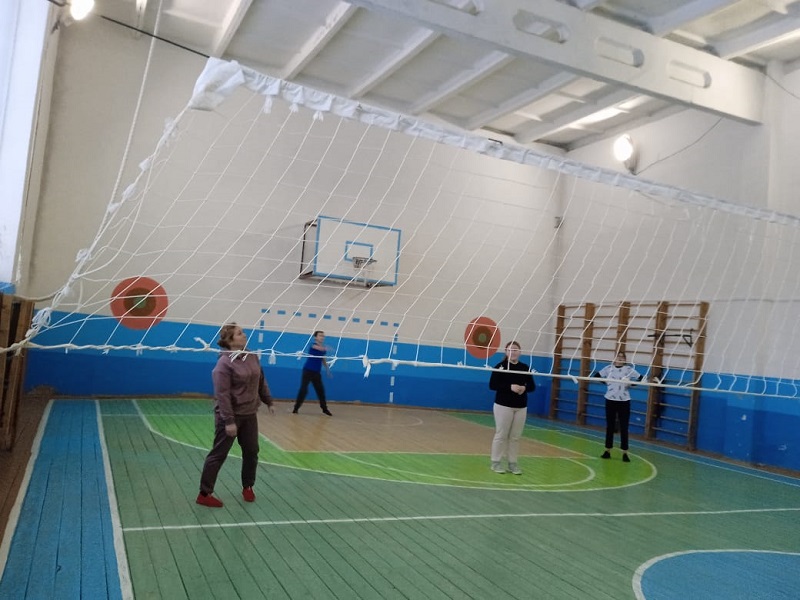 Соревнования по пионерболу.